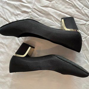 Life Stride pump heels, black fabric with gold metal accent, sz 6.5